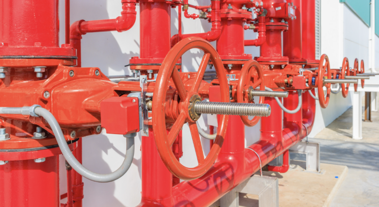 Inspección y Mantenimiento de Sistemas de Protección Contra Incendios en Edificios Verticales: Cumpliendo con NFPA 025 en Tijuana y Mexicali Soluciones Subacuaticas Buceo Industrial Mantenimiento de tanques y cisternas